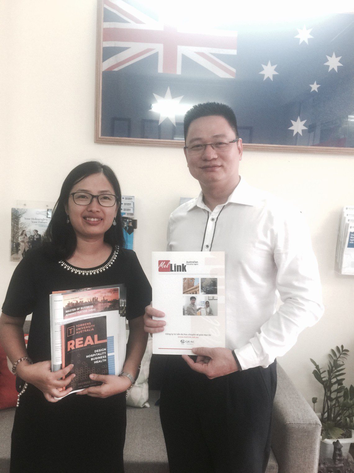 Đại diện trường Torrens đến thăm và làm việc tại văn phòng công ty Mellink tại Hà Nội