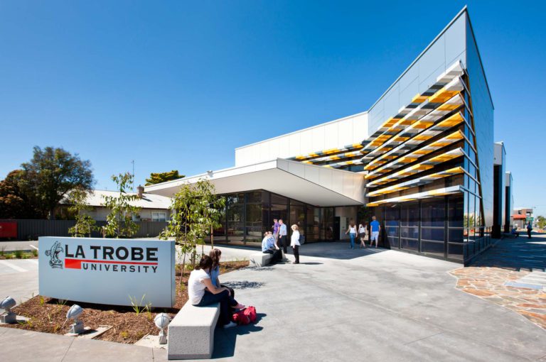 Đại học La trobe được nâng thứ hạng trong bảng xếp hạng Times Higher Education World 2018 vừa công bố